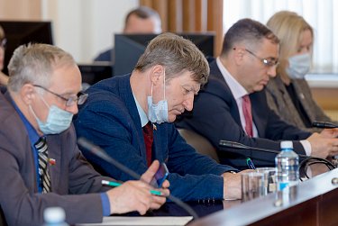 На внеочередную парламентскую сессию депутаты соберутся 25 марта
